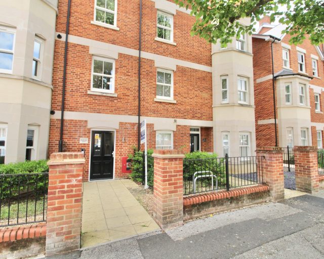 Warwick Avenue, Bedford