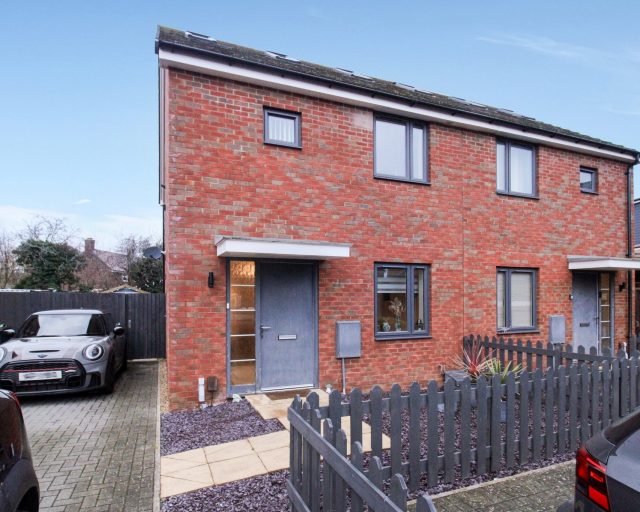 Lunniss Way, Bedford