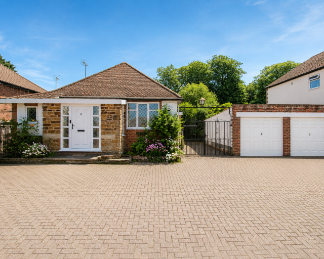 Hall Avenue, Rushden, NN10