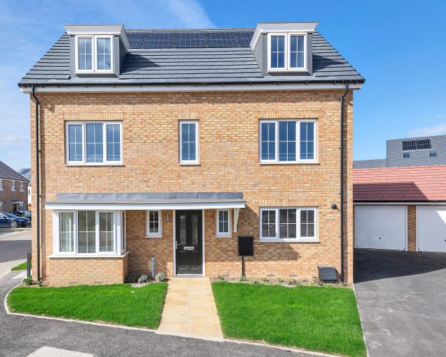 Royal Gardens, Wixams, MK45