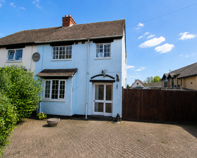 Village Road, Bromham, MK43