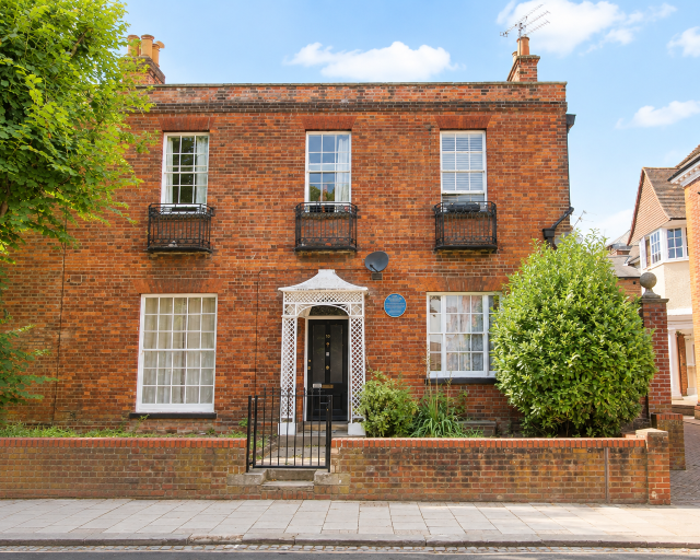 The Crescent, Crescent Court, MK40